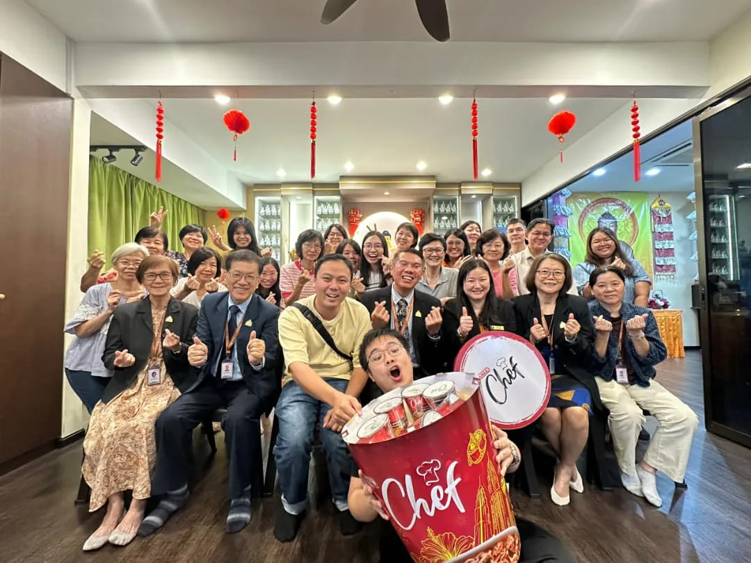 万福佛学院(槟城分院)学员与法师合影